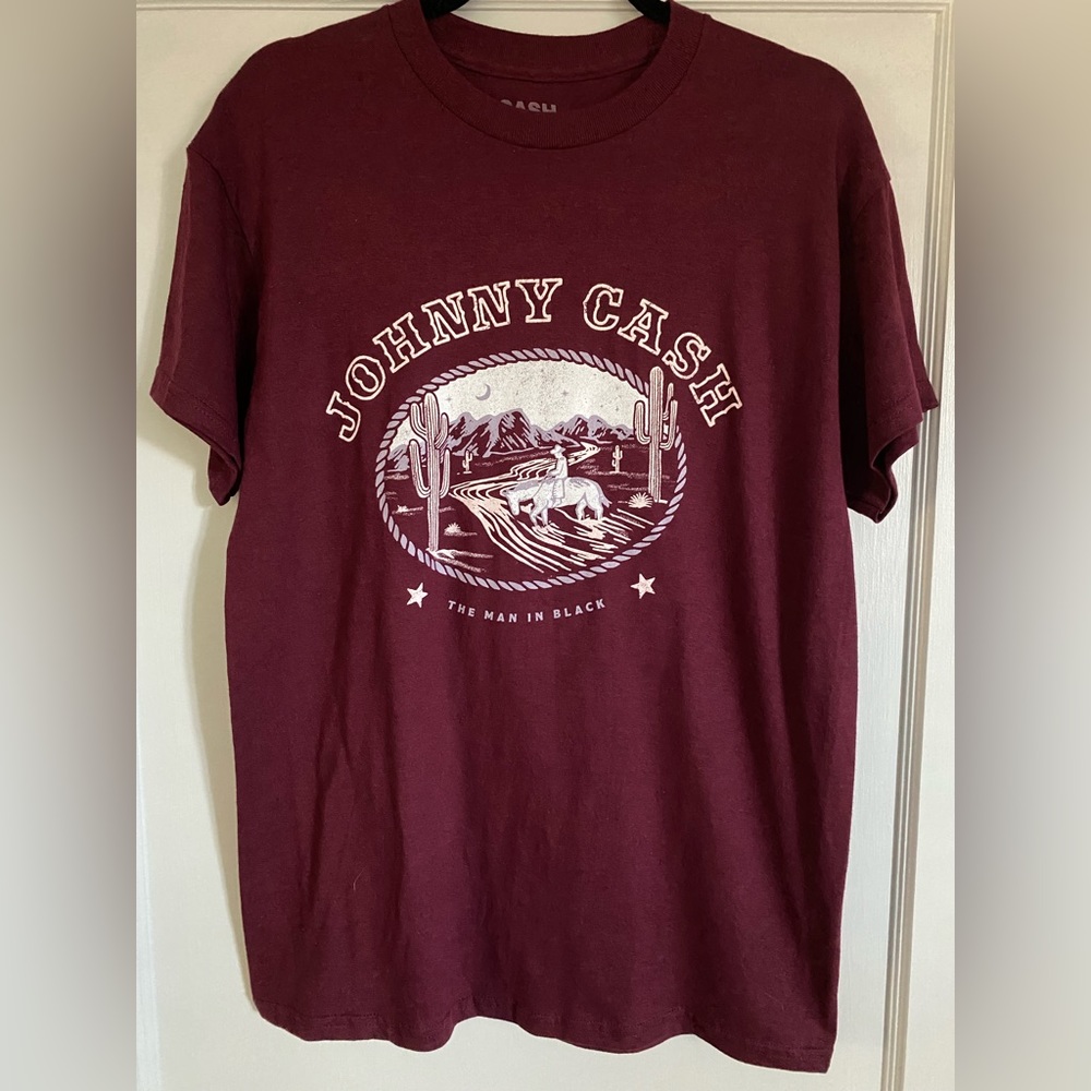 ⚡️ NWOT Johnny Cash licensed graphic tee